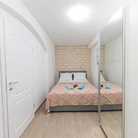 Marin Apartment *